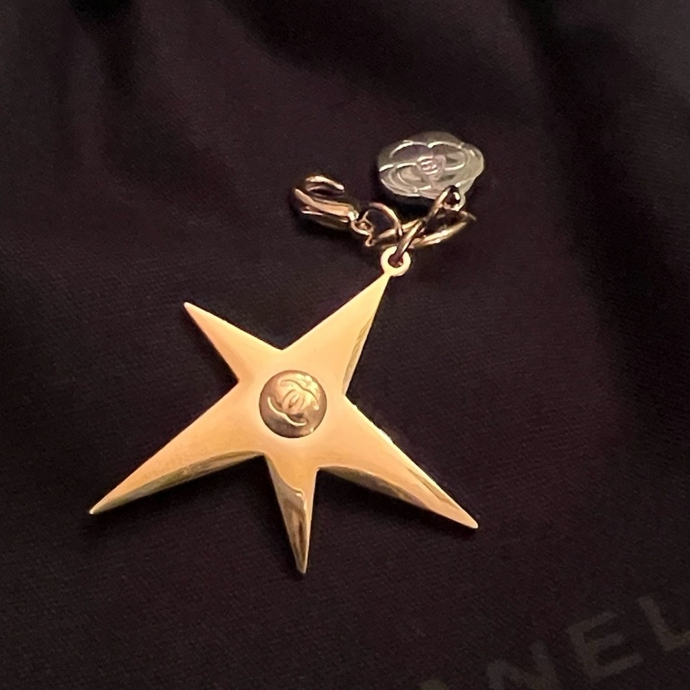 CHANEL Gold Star & small Camellia key Charm with black drawstring pouch. - Picture 9 of 9